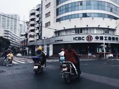 -爆炸头阿姨小四川正宗川味小吃(无任何分店)