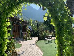 -百里峡七彩艺术小镇