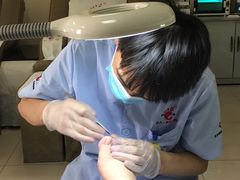 师傅认真修脚中-津派修脚足道·养生调理(禄安大街店)