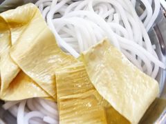 -黄利砖万峰林布依特色酸笋牛肉馆