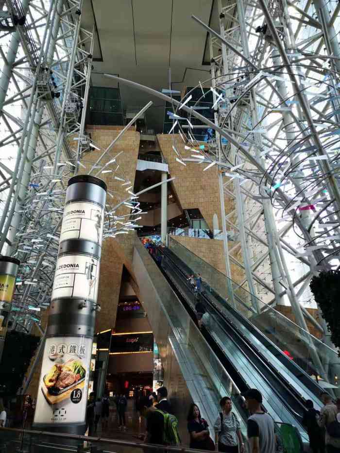 旺角朗豪坊-"来看通天电梯,从四楼到八楼,很新奇的感觉.