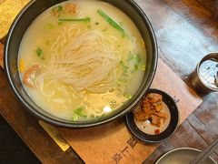 -银米·云南传统过桥米线(双廊黑金冠店)