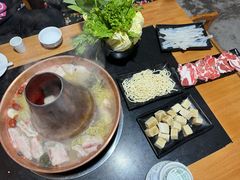 -果松木炭酸菜铜火锅·外婆参鸡汤