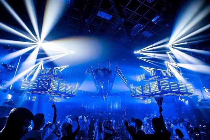 first fly·club(民主广场店)-"跟着同事长见识啦,来这嗨皮啦,不过