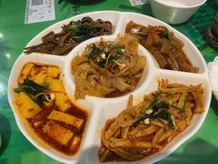 小吃五拼-令氏家外家周秦食府(高新店)