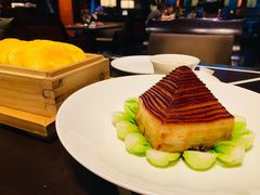 金牌扣肉配玉米饼-杭州西子湖四季酒店·金沙厅