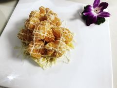 色拉虾球-七的湖·晚芳亭·阳澄湖农家菜·大闸蟹(莲花岛店)