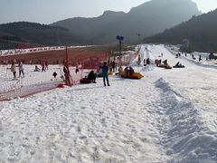 -济南卧虎山滑雪场