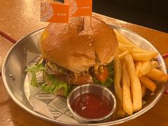加州汉堡-COMMUNE幻师(鎏嘉码头店)