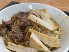 -松树干拌面店