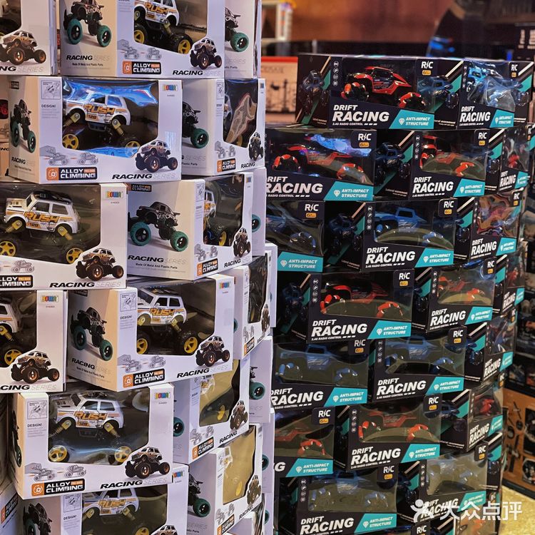 这家餐厅有点酷炫，还能看电影👀