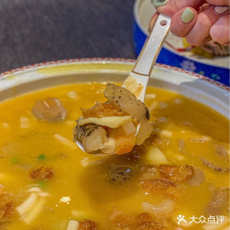 新派融合川菜，以味道为根本，以匠造为灵魂。