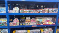 -逝水玩具折扣店