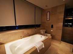 浴缸-上海龙之梦万丽酒店