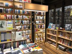 -猫的天空之城概念书店(杭州南宋御街店)