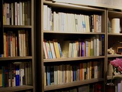 -邊城書店