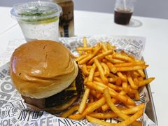 -TRIPS BURGER(大钟寺店)