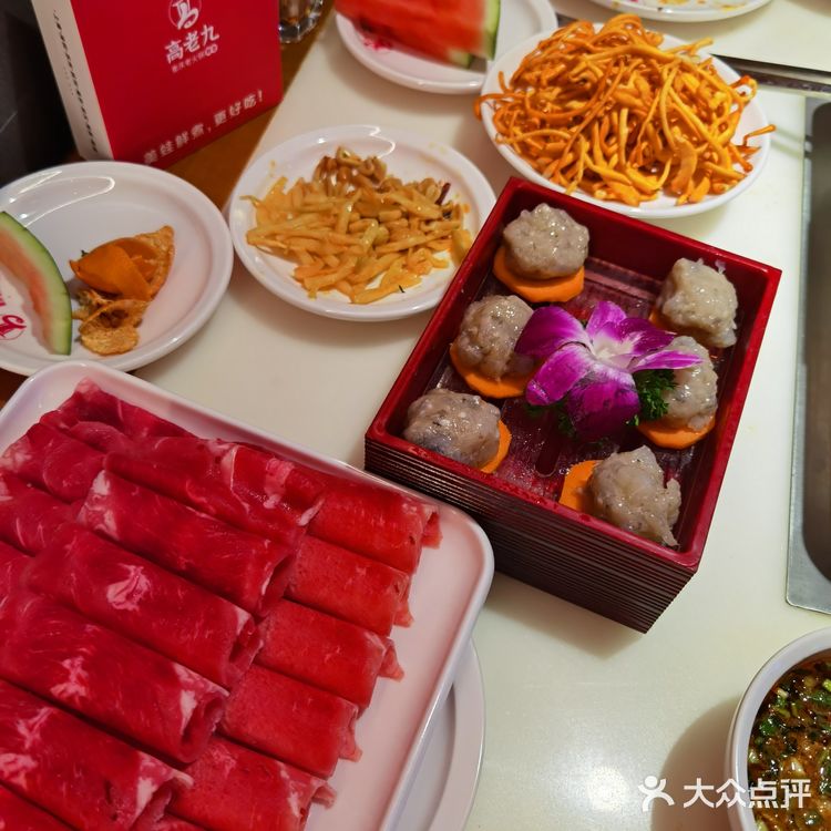 菜品我觉得还行，但是感觉锅底味道有点咸，辣锅的料有点