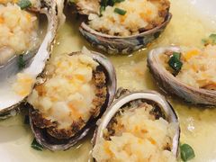 一口一个鲍鱼仔-四川小胡子海鲜(丁村万人海鲜广场店)