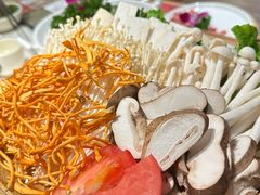 菌菇拼盘-庖丁家水煮牛排火锅(巴国城店)