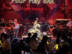 -FOUR PLAY BAR