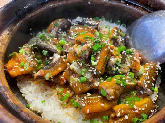 打分 招牌鳝鱼煲仔饭很鲜美 但是对鳝鱼有点恐惧 下次试试别的