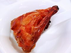 脆皮红烧乳鸽-山泉公馆酒家(珠江新城店)