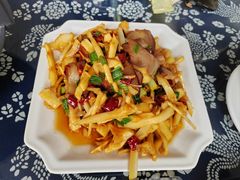 -临江餐馆二楼美食部落