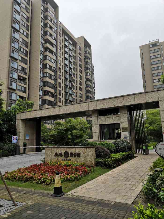 凯德莲公馆-"亲戚家新搬家,买这里的房子,买了不是很久.