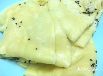 锅刷油开煎、撒上芝麻、起锅、图二