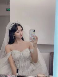 -艾米丽婚纱礼服