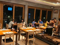 -Chom Cafe and Restaurant