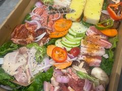 -山野的朋友露营炭火烤肉