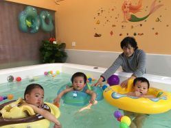 点击看大图 泳池-蔡护士婴童水育中心
