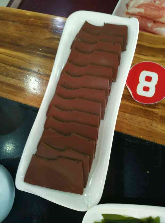 巴度火锅"新开业的时候去的,装修挺简单的,只是地方.