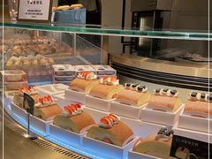 面包甜点陈列柜-Yearn Tours妍图(昆山万象汇店)
