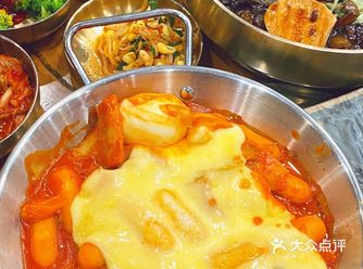 这家店位于绿地世纪城,已经开了 10 年,是一家地道