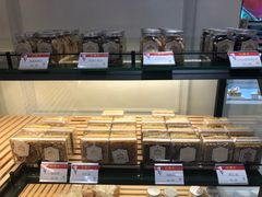 面包甜点陈列柜-红房子西菜馆(淮海中路店)
