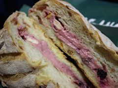 蓝莓三角芝士-Juicy Bakery(大学路店)