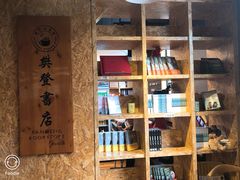 -新华里咖啡书吧(新华书店小寨店)