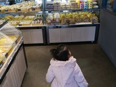 面包甜点陈列柜-梁师傅烘焙(山亭店)