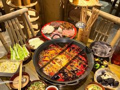 -渝嘴小老弟老火锅(华新村店)