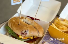 Cranberry Chicken Breast Bagel Sandwich