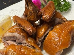 脆皮妙龄乳鸽-老板很二(吉大店)