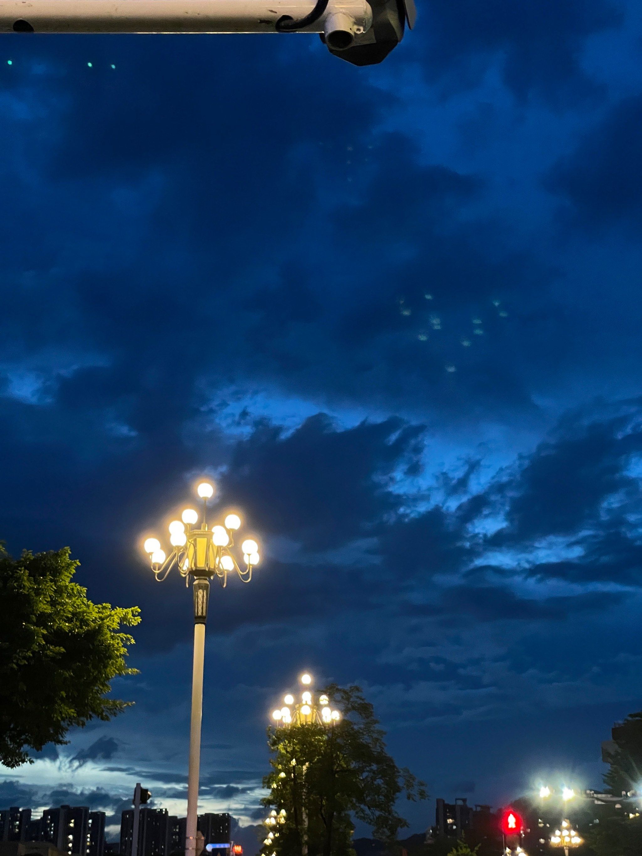 0元玩转这座城
很好看
下过雨的天空