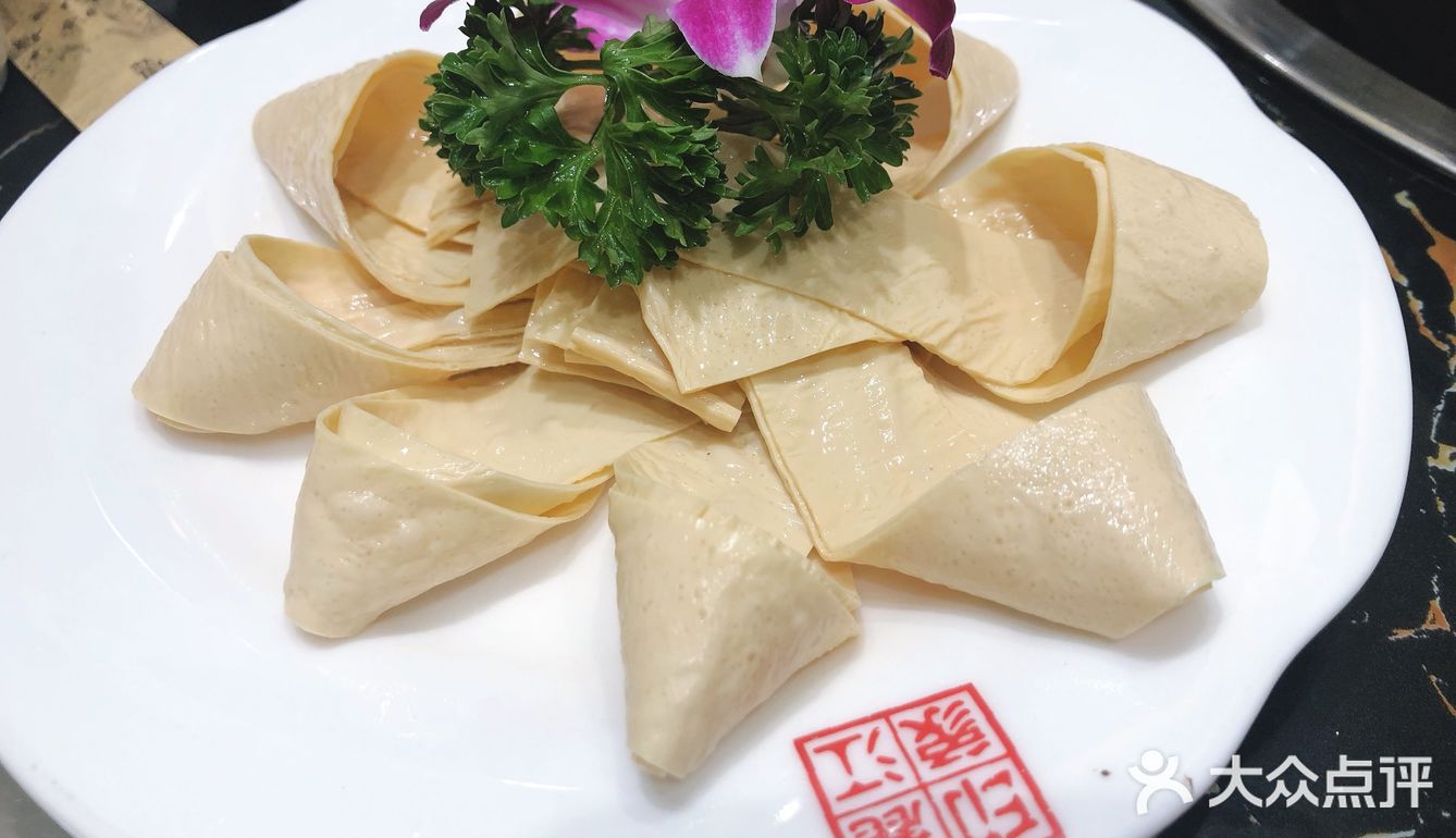 很好吃 鱼火锅上来了 鱼片薄如蝉翼