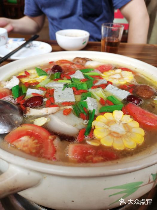 花水湾红太阳牛肉汤锅山药腊肉腊排养生汤锅图片