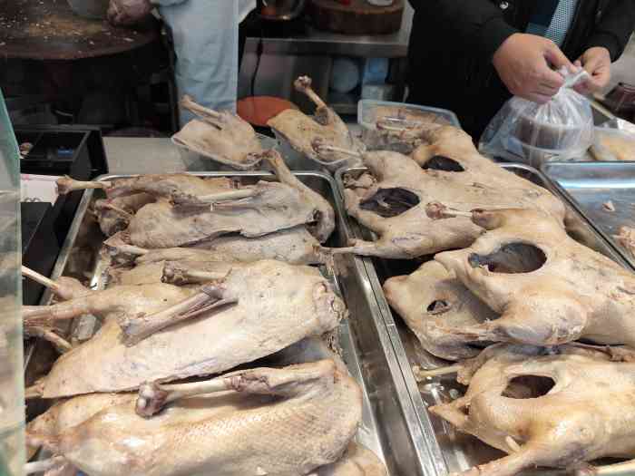 鹅村长扬州老鹅-"无意间经过这家鹅村长扬州老鹅店,正好看到.