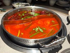 -伴山牛贵州黄牛肉火锅·苗疆非遗艺术餐厅(上海首店)