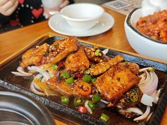 家乡糍粑鱼-莲餐厅·湖北菜·潜江小龙虾店(愚园路店)